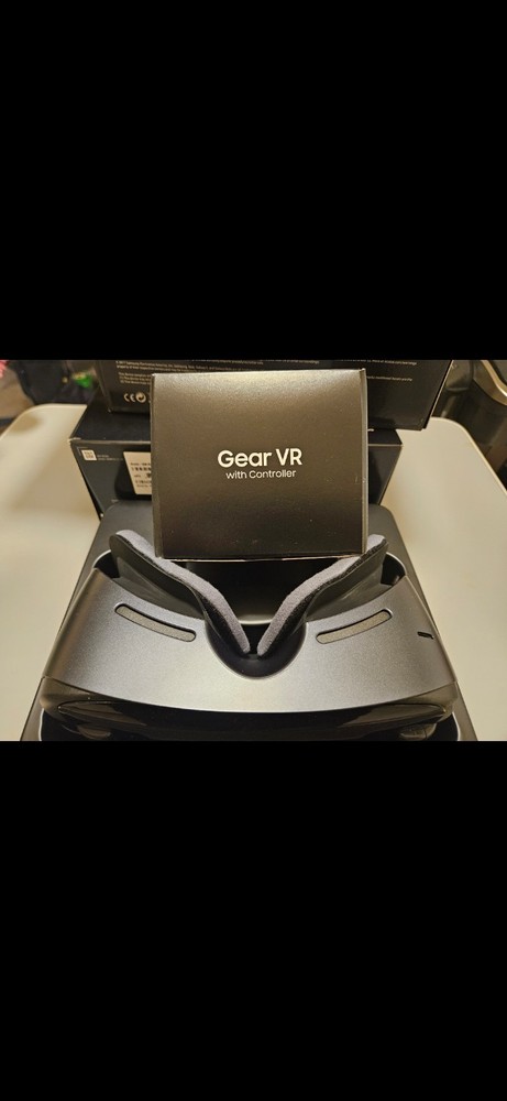 Samsung Gear VR with Controller (Check 2nd Photo for Device Compatibility)