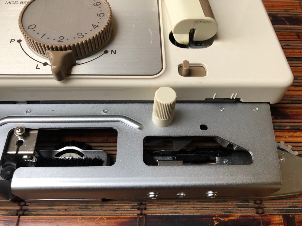 STUDIO MOD 560L KNITTING MACHINE CARIAGE ONLY, NO ATTACHMENTS