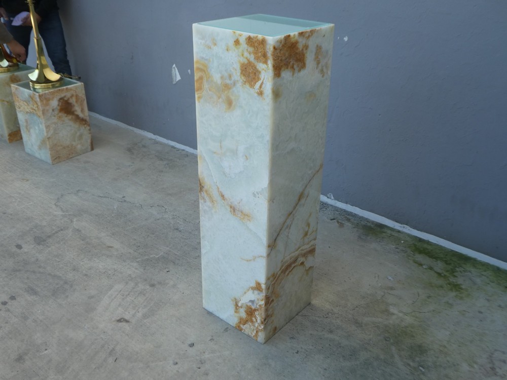 LARGE POST MODERN ONYX PEDESTAL WITH INTERIOR LIGHT