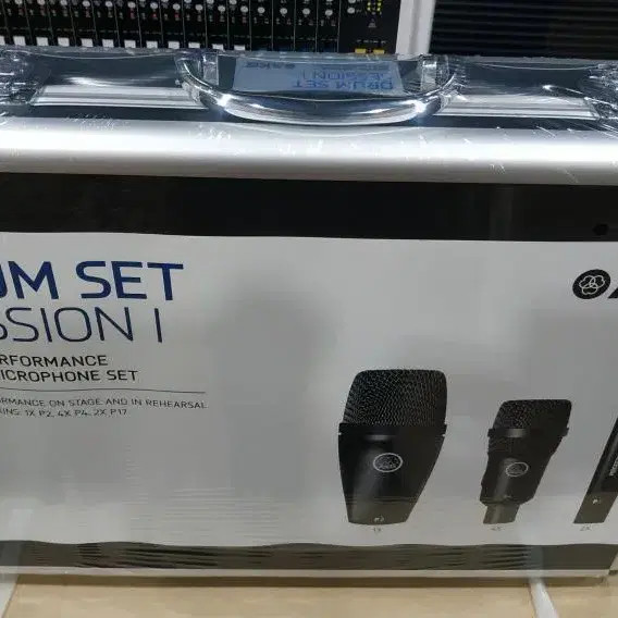 AKG SESSION1 Studio Microphone 7-Piece Kit Unopened