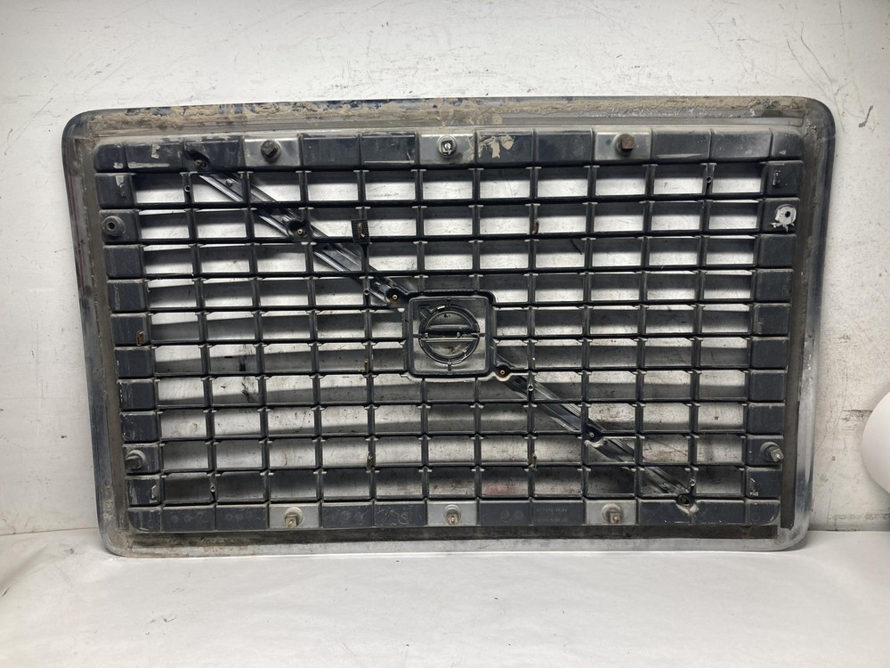 2003-2017 Volvo VNL Grille - Used