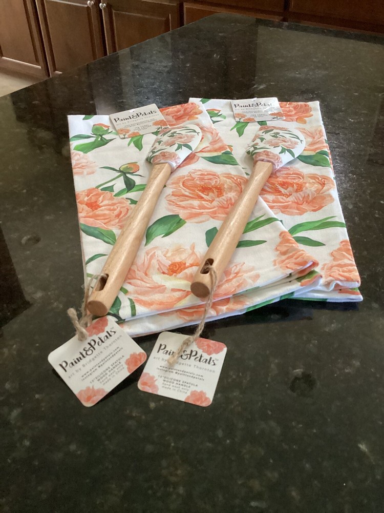 Kitchen Towels (2) with Matching Spatulas (2)