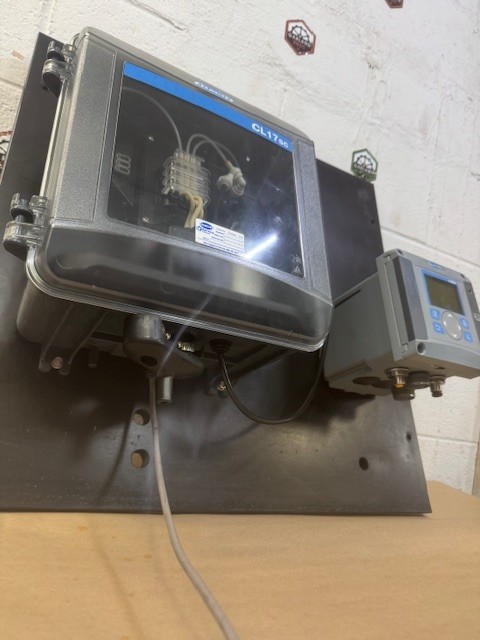 Hach CL17SC Colorimetric Chlorine Analyzer, SC200 Universal Controller