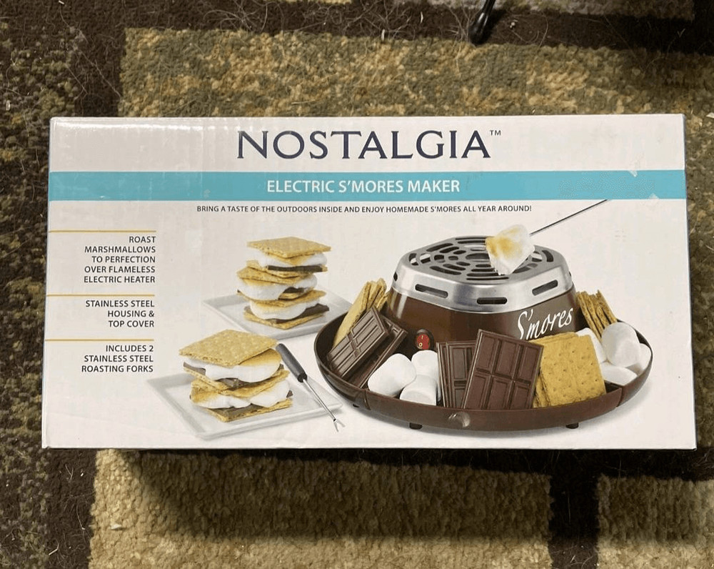 NIB NOSTALGIA SMORES MAKER