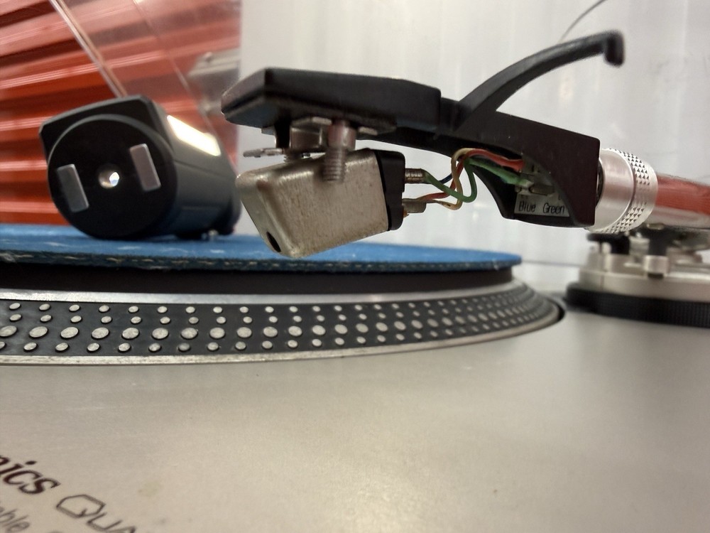 Technics SL-1200MK2 Direct Drive Turntable Quartz Silver