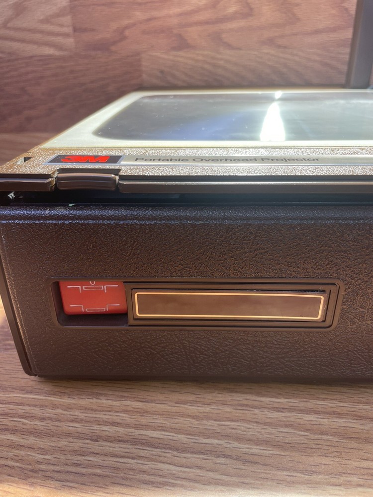 3M Visual Systems 2000 AG Portable Overhead Transparency Projector