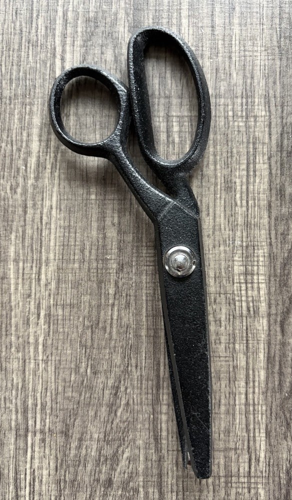 Cast Iron Sewing Scissors Pinking Shears Zigzag Cut