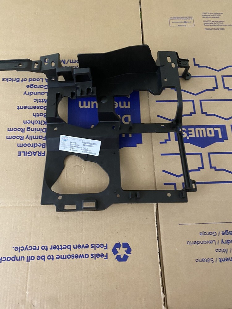 1999-2002 Chevy Silverado Classic 1500 Driver’s Side Headlight Bracket