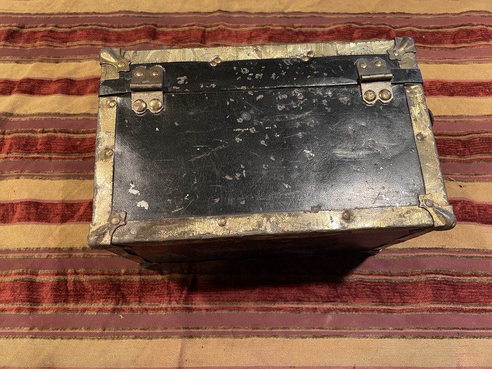 Steamer Trunk Salesman Sample/Doll Trunk