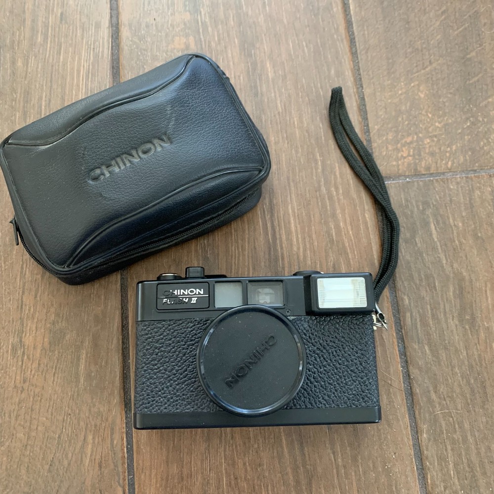 Vintage Chinon Flash II Camera w/Case *UNTESTED*