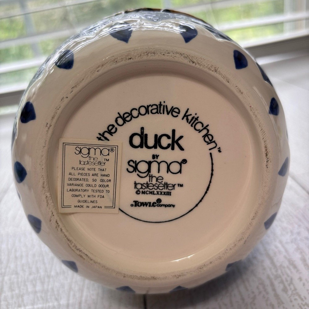 Sigma The Decorative Kitchen White Duck Blue Drink Pitcher