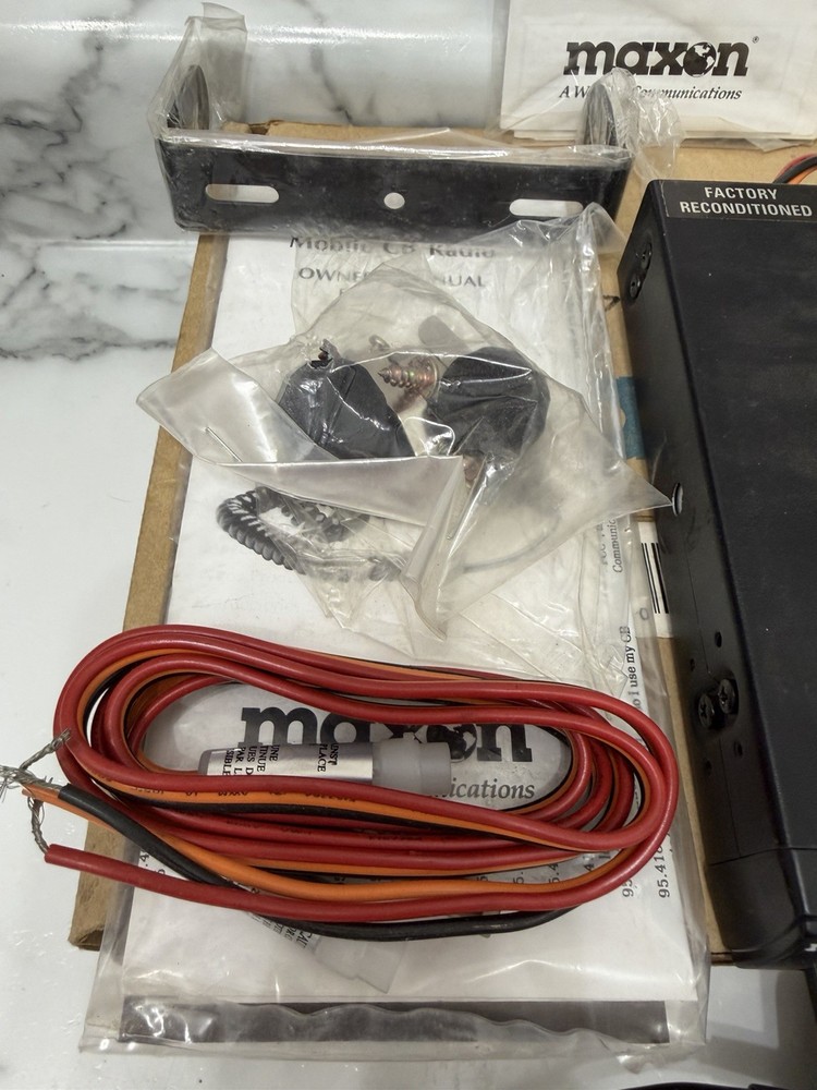 Maxon Compact 40 Channel Mobile CB Radio MCB-30 In Box Untested