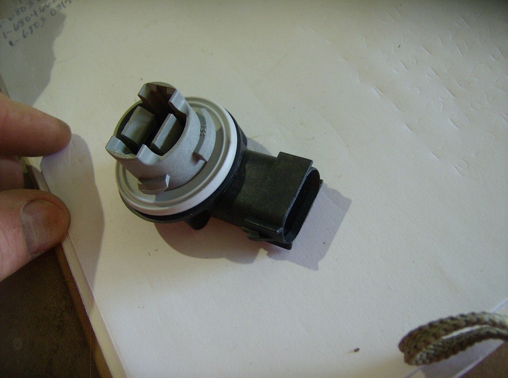 GENUINE MOPAR 68030819AA TAIL STOP TURN LAMP SOCKET BULK PACKED