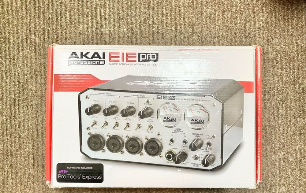 Akai Professional EIE Pro 24-bit Audio MIDI Interface USB Hub VU Meter
