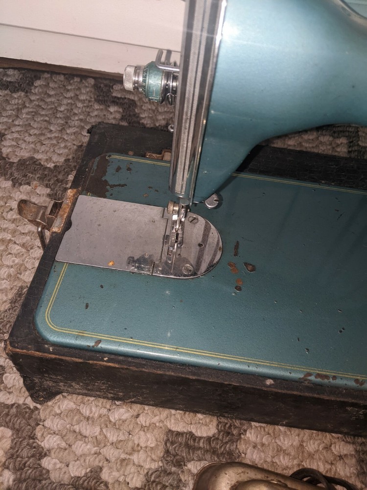 Vintage Super Deluxe Precision Sewing Machine Teal