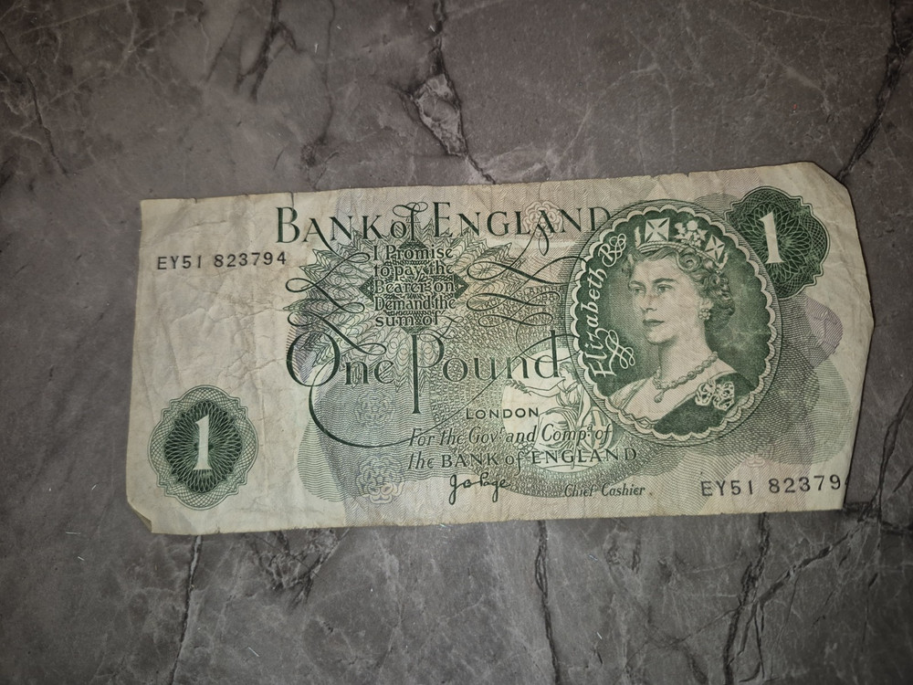 One pound note in good condition