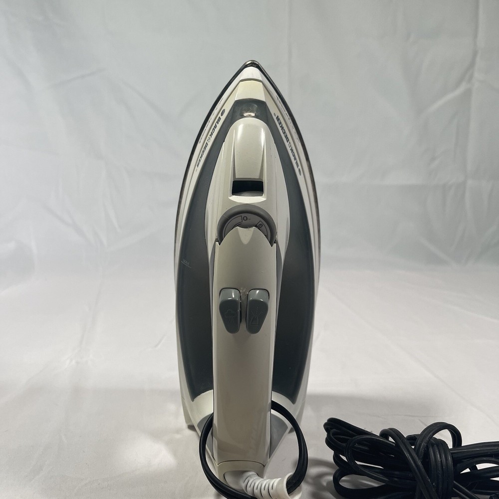 Black & Decker Quick Press Iron F976 Type 1 Used Tested Works