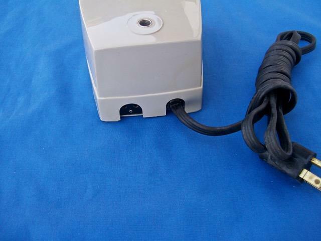 AMERICAN OPTICAL MODEL 655 MICROSCOPE ILLUMINATOR