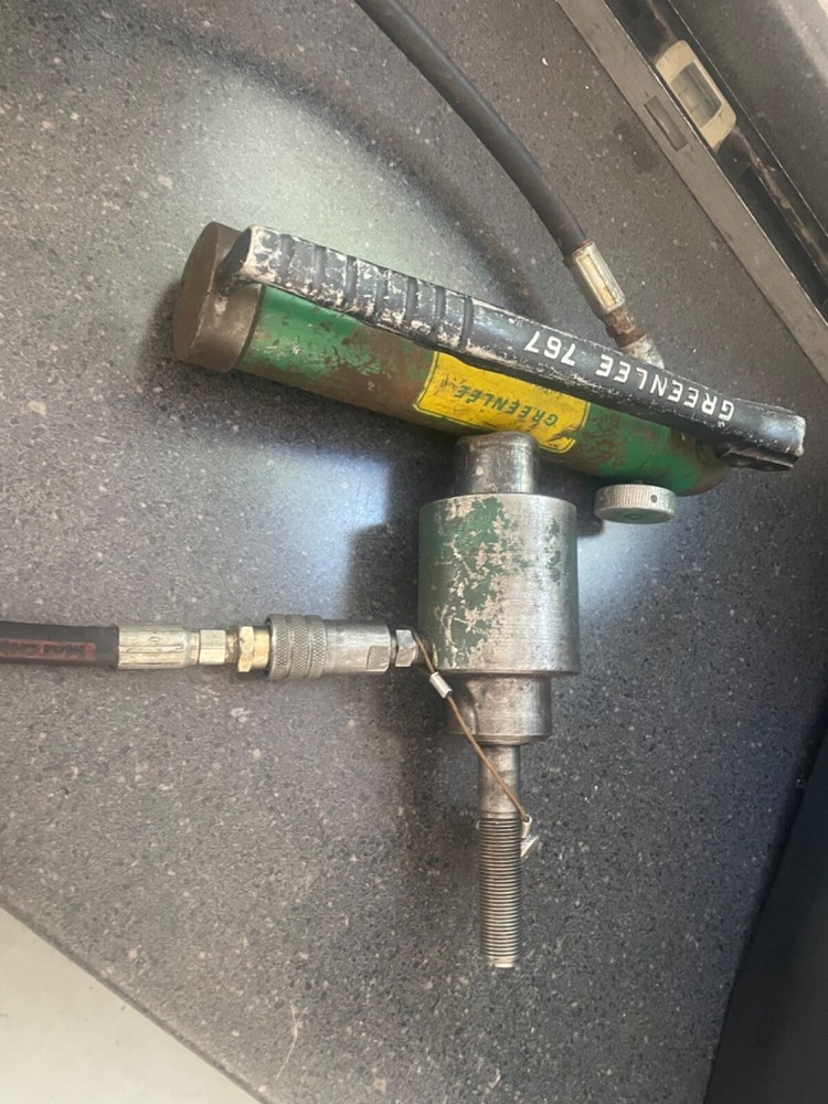 Greenlee Hydraulic Knockout 767 Hand Pump and Ram