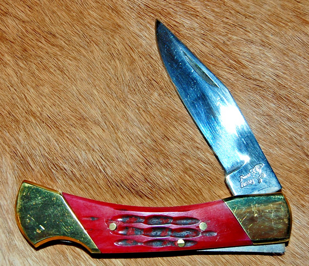 Frost Red Jigged Bone Handle Lockback Knife - NEW
