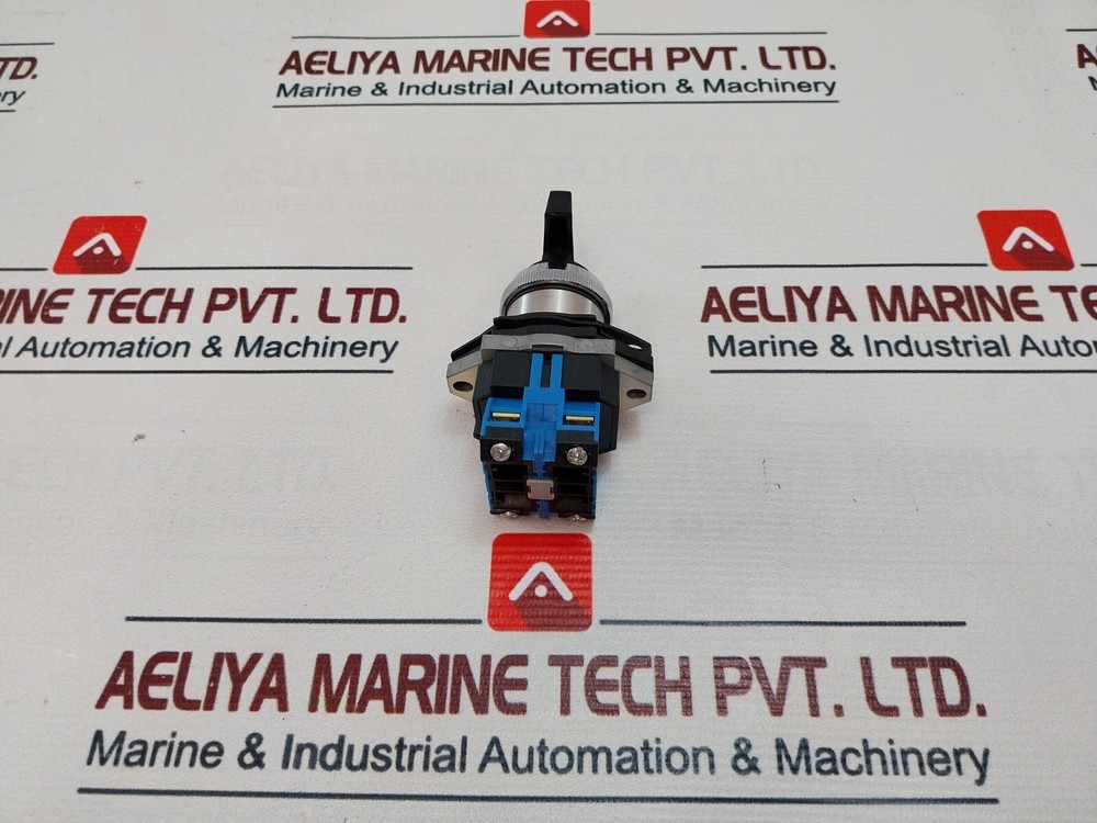 Idec EC9D-S3L20 Selector Switch Control Unit 600V 10A