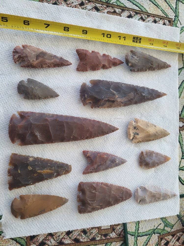 Arrowheads (13) Modern Made and Artifacts  fine Details Lot #33