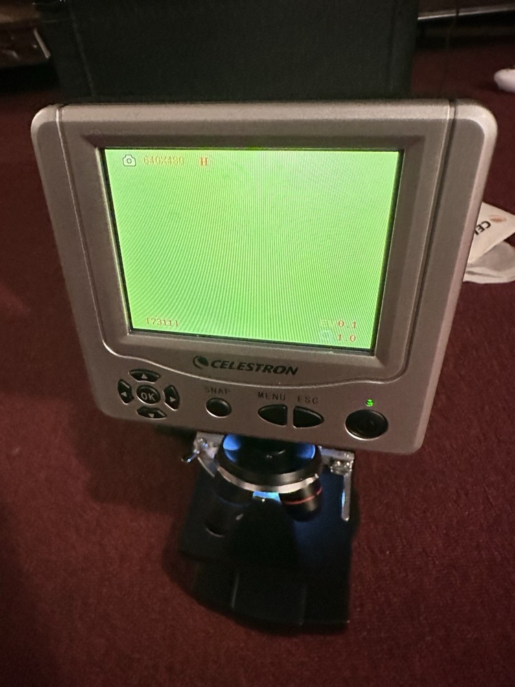 CELESTRON 44340 3.5" LDM LCD DIGITAL MICROSCOPE WITH MANUAL & CASE