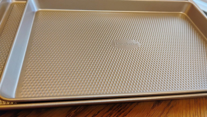 New 9-Piece Nonstick Bakeware Set – Stackable Gold Baking Pans with Rack