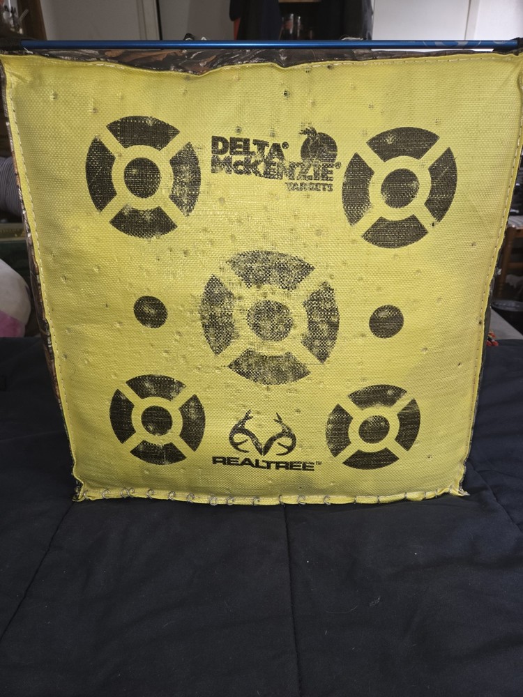 Used Genesis Compound Bow w/TruGlo Sight Starter Bundle