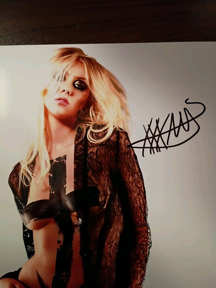 Taylor Momsen Signed 8x10 with COA