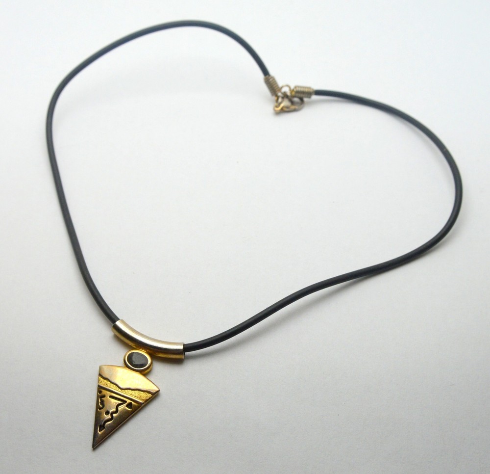 VINTAGE DESIGNER TRIANGLE PENDANT NECKLACE