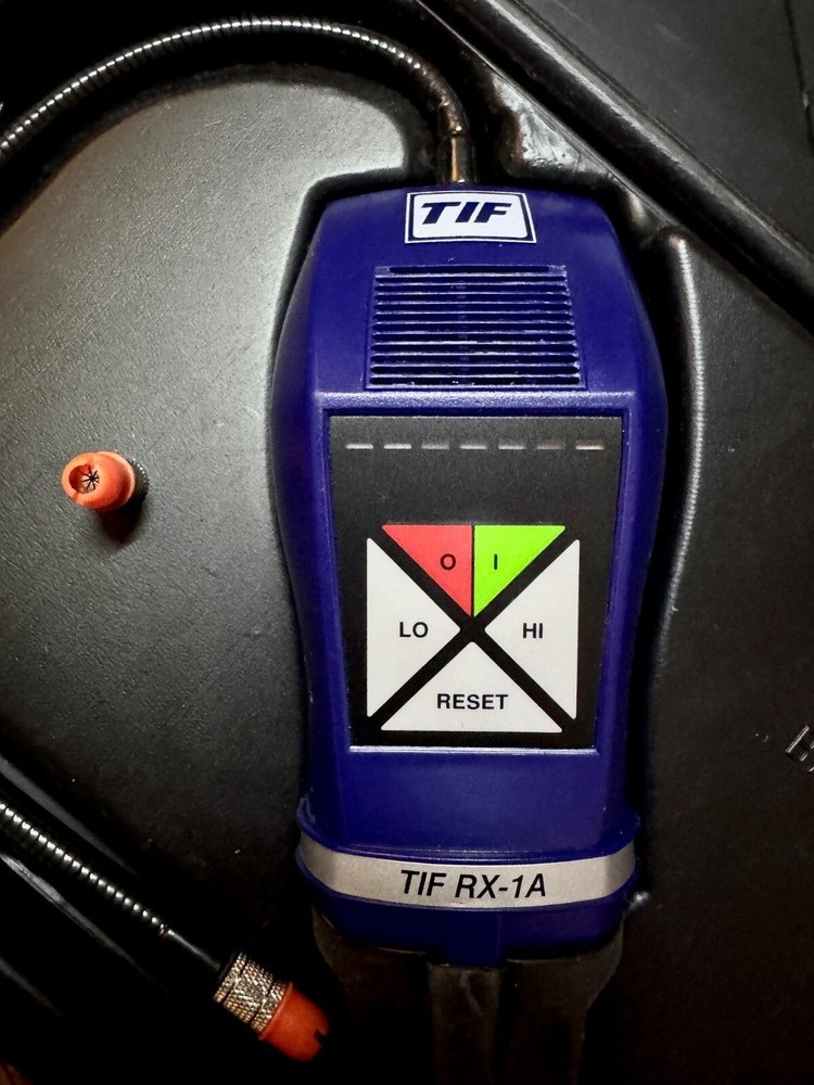 TIF RX-1A REFRIGERANT LEAK DETECTOR includes case and manual