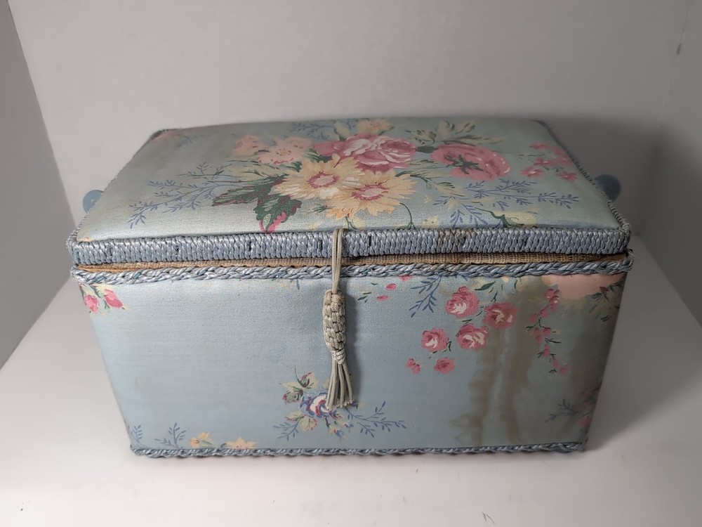 Vintage Sewing Box With Random Items Inside (A347)