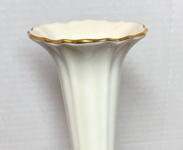 LENOX BUD VASE CREAM/ COLD 9 1/4"
