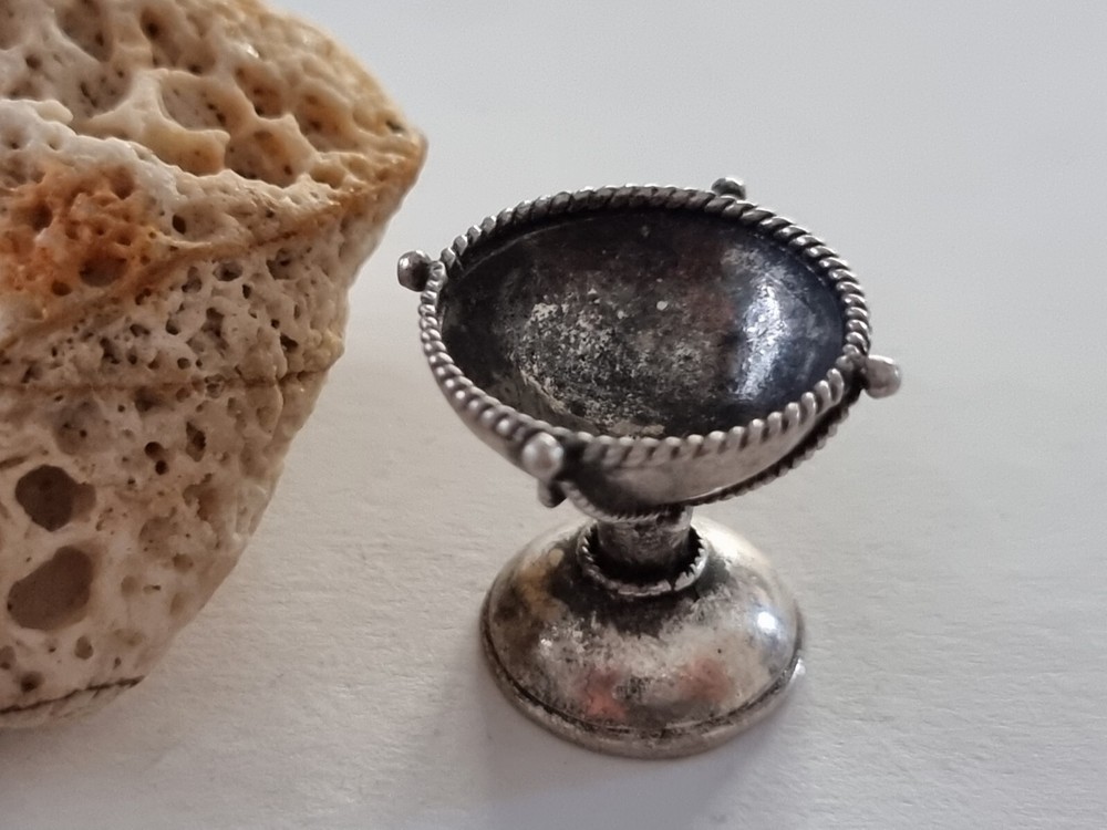 VINTAGE STERLING SILVER 925 MINIATURE WINER'S CUP.