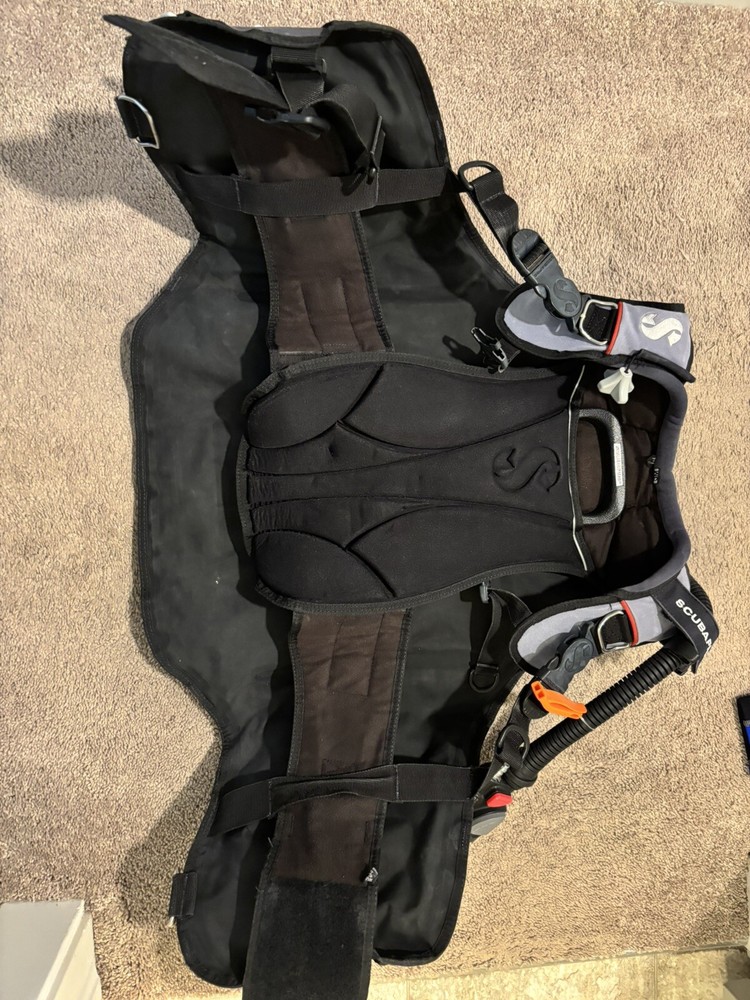 ScubaPro Bella w/Air2 BCD - Black/White