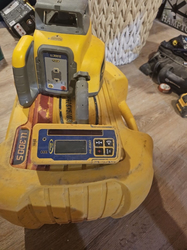 Spectra Precision LL300S Laser Level Package with HL450 Receiver