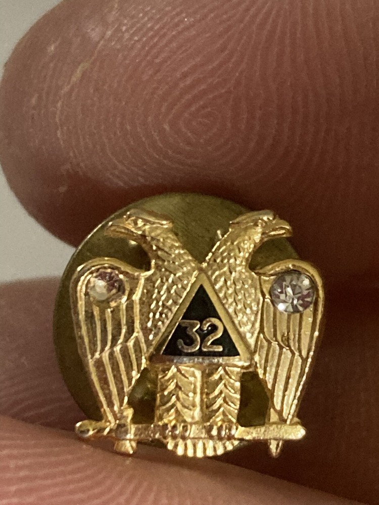 32 double eagle Lapel Pin Vest Collectible EUC K521