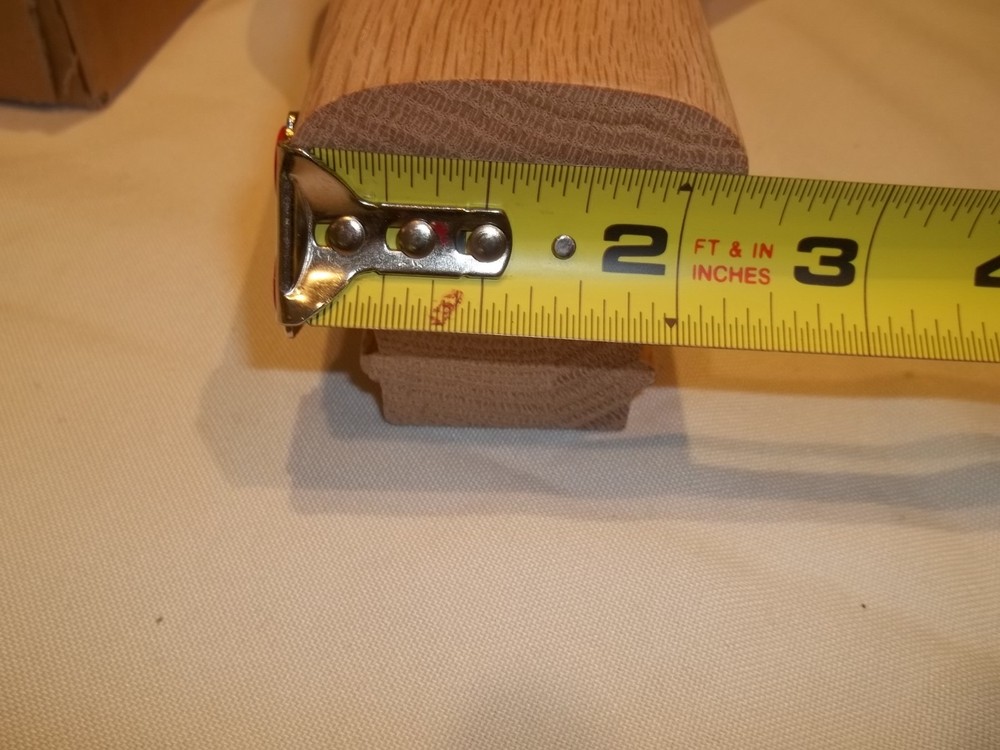 Solid oak 7021 handrail fitting 135 level quarter turn cap