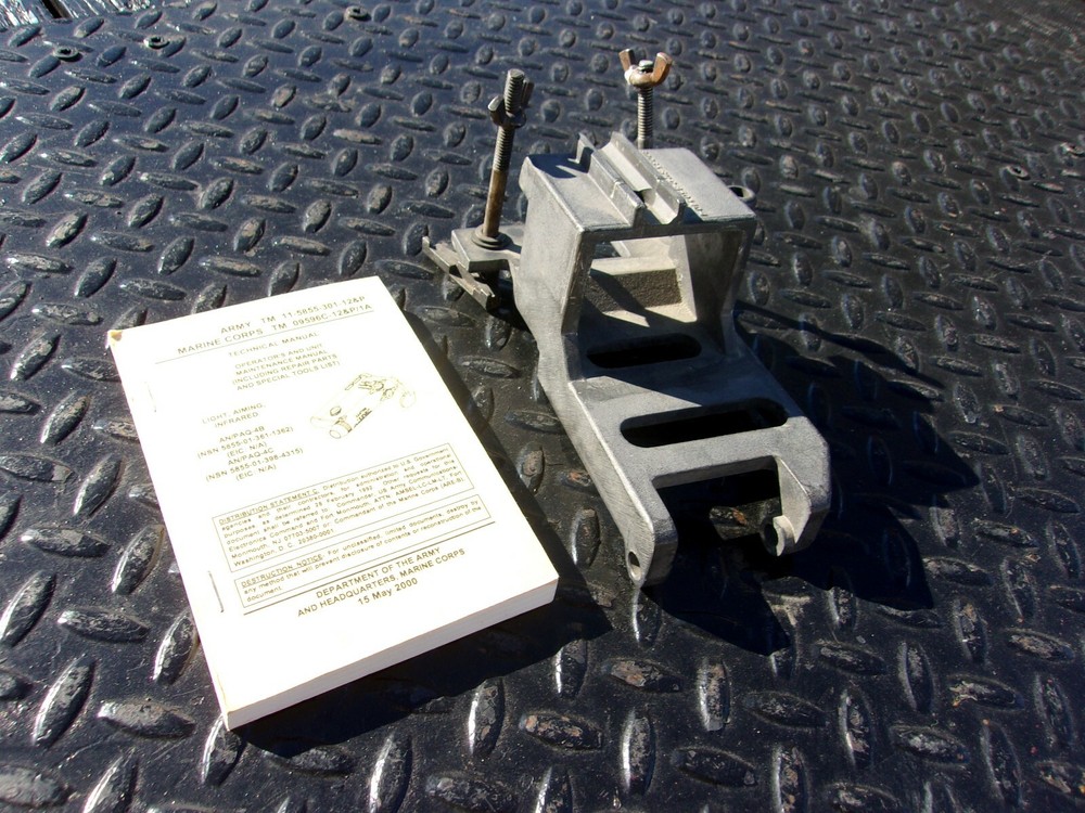MILITARY SURPLUS M60 AN/PVS-4 LIGHT AIMING INFRARED MOUNT BRACKET ADAPTER ARMY