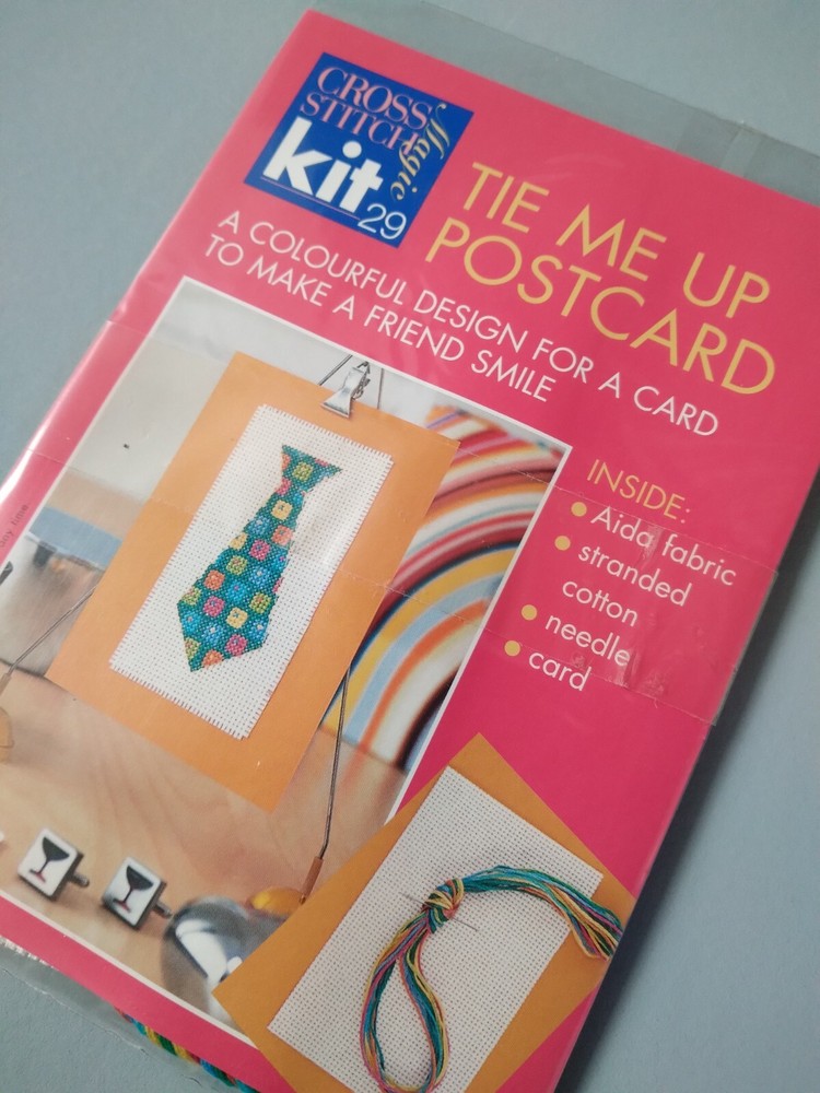 TIE ME UP POSTCARD - COUNTED CROSS STITCH MAGIC KIT - DMC No. 29