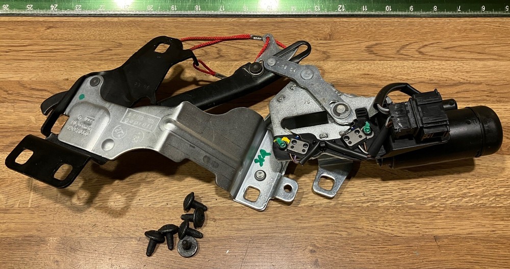 2003-2010 VW Beetle Convertible Top LEFT Catch Latch Motor Lock 1Y0871661C