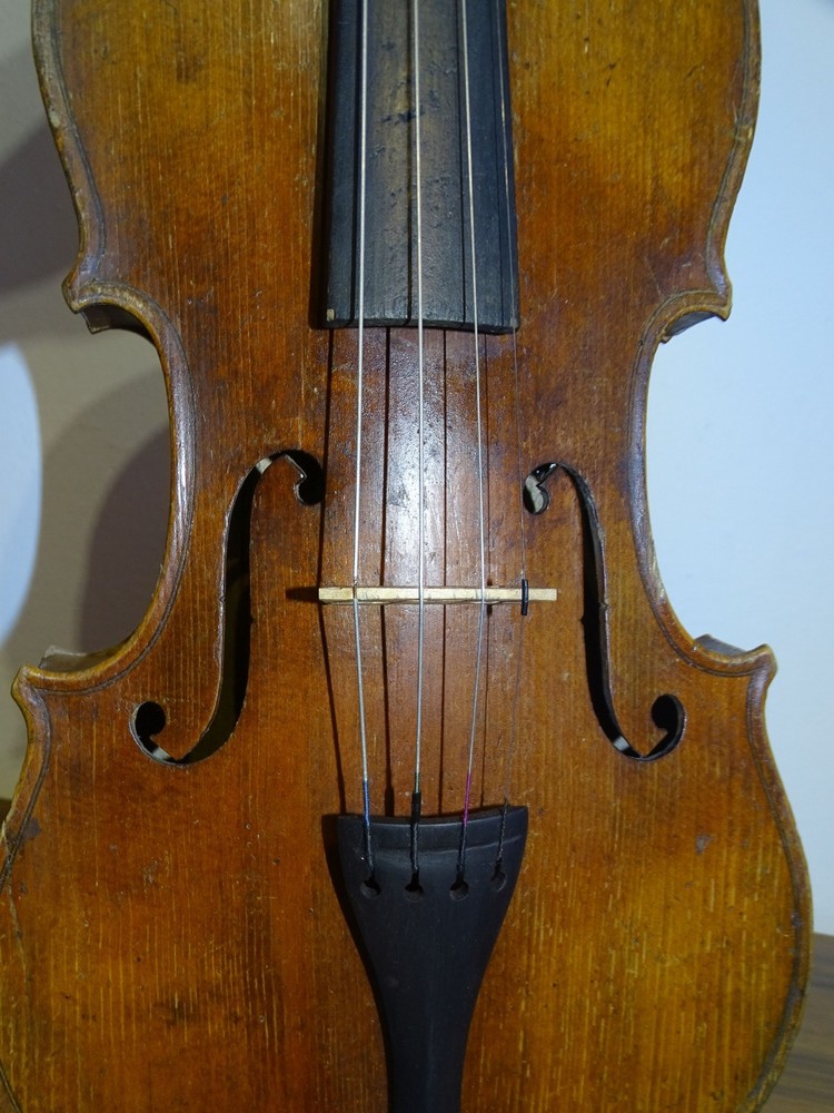 VERY OLD VIOLIN labelled JOHN SHAW (Nr. 221)
