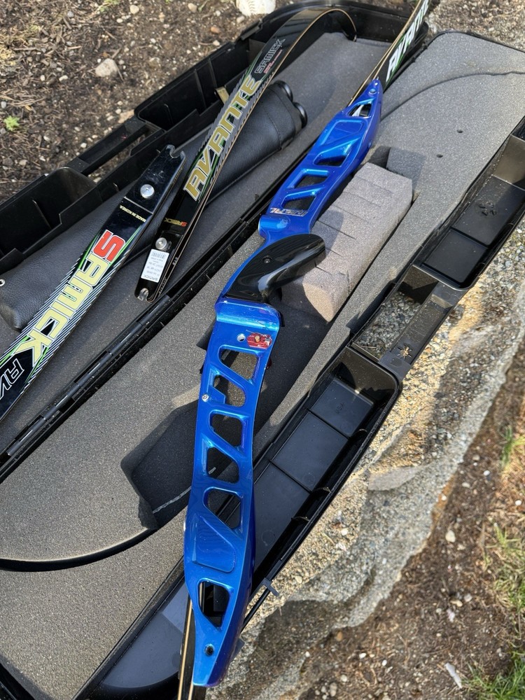 Samick Premium Recurve Bow With Bag And Accessories