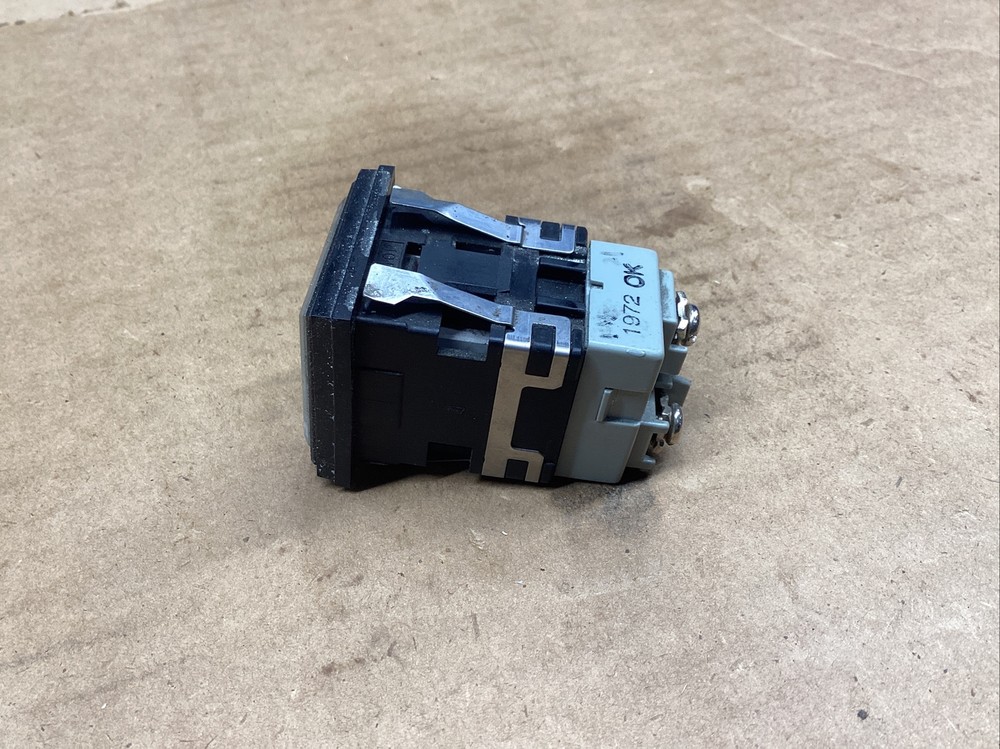 SQUARE IDEC PRIMARY MACHINE LIGHT #807M25