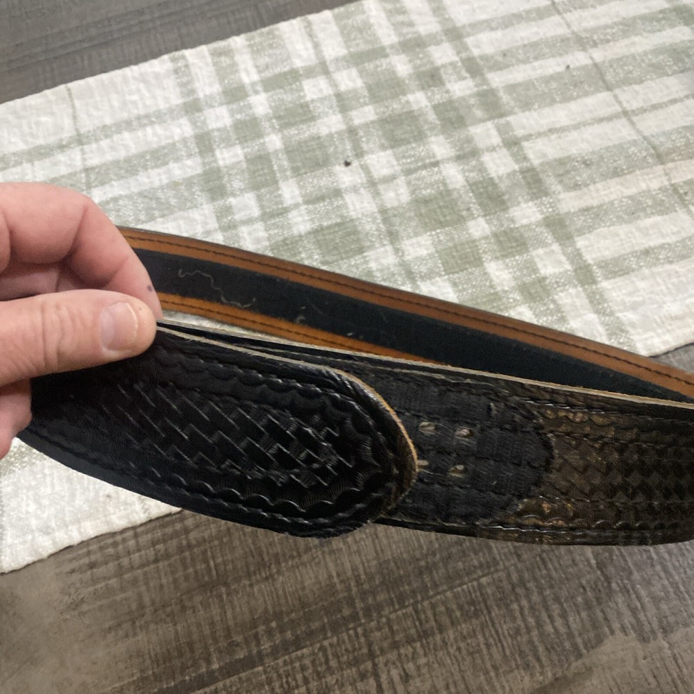 Safariland Leather Duty Belt Size 32 Buckleless  2.14”