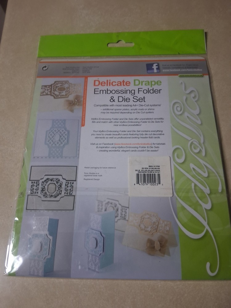 Tonic Studios Verso Delicate Drape Embossing Folder & Die Set.