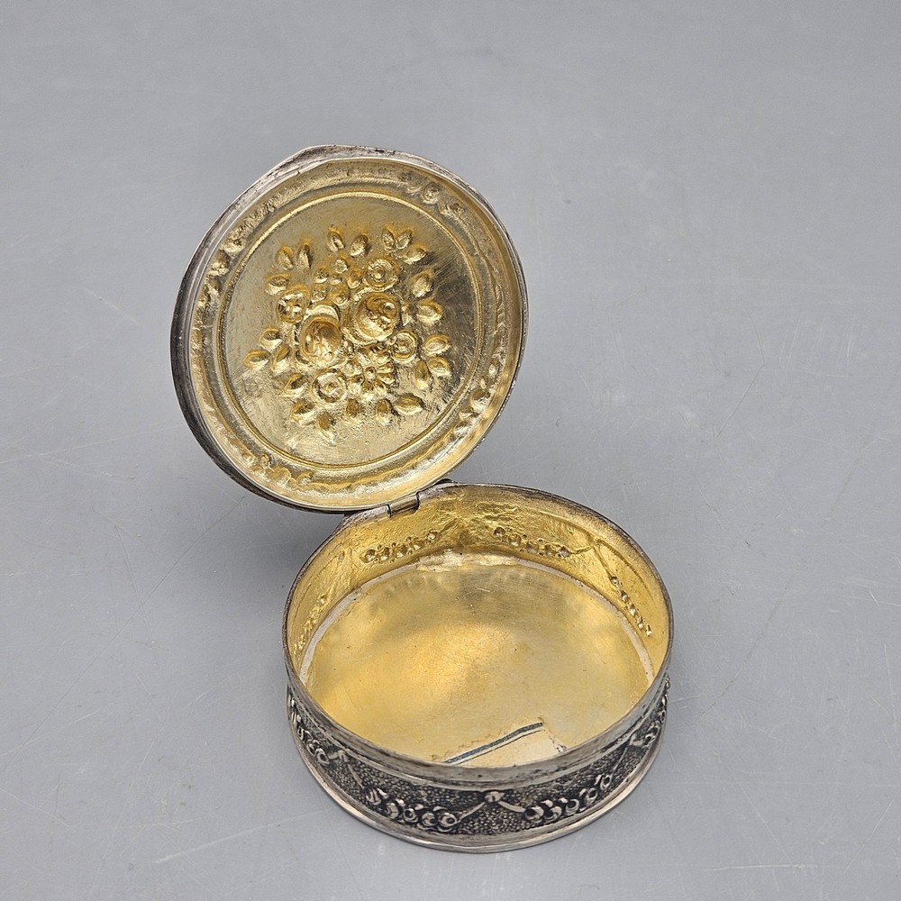 Round Repousse 800 Silver Box - Floral