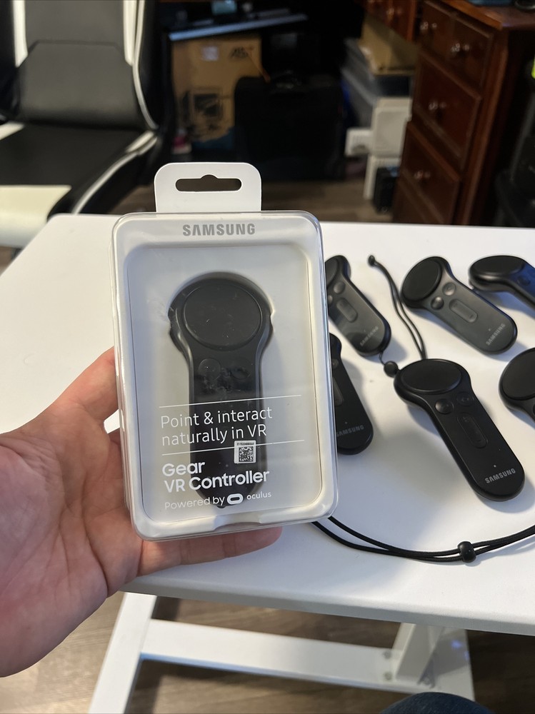 Samsung  ET-YO324BBEGUS Gear VR Controller - Black