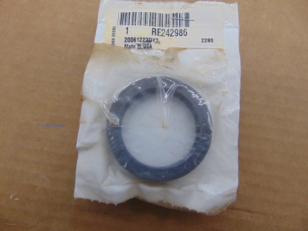 JOHN DEERE- RING- RE242986-  L&G SH2 BX6
